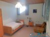 Doppelhaushälfte mit wunderschönem großzügigem Garten in der schönsten Seenlandschaft im Allgäu - Schlafraum 1 mit möglichen Ankleidezimmer