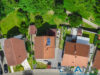 Großzügiges Zweifamilienhaus mit Garten und Privatsphäre - Luftbildaufnahme Haus