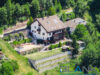 Exklusive Villa im Landhausstil – mit Wellnessbereich, Aufzug und großzügigem Raumkonzept - Luftaufnahme