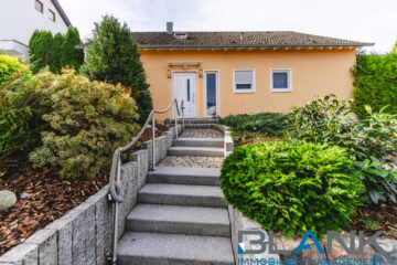 Ihr Rückzugsort in Mäuerach – Gepflegtes Einfamilienhaus mit großem Garten und Waldblick, 75181 Pforzheim / Mäurach, Zweifamilienhaus