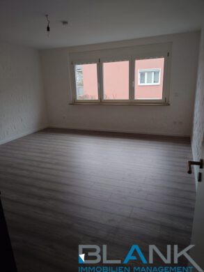 Modernisierte 2-Zimmer-Wohnung mit Balkon, sofort verfügbar, ideal für Kapitalanleger & Eigennutzer!, 75177 Pforzheim, Etagenwohnung