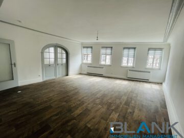 Gepflegte 4-Zimmer-Altbauwohnung im Zentrum von Leonberg – modernisiert  mit EBK und bezugsfrei!, 71229 Leonberg, Etagenwohnung