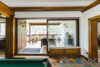 Exklusive Villa in Massivbauweise – mit Wellnessbereich, Aufzug und großzügigem Raumkonzept ! - EG Wohnzimmer, Terrasse Eingang